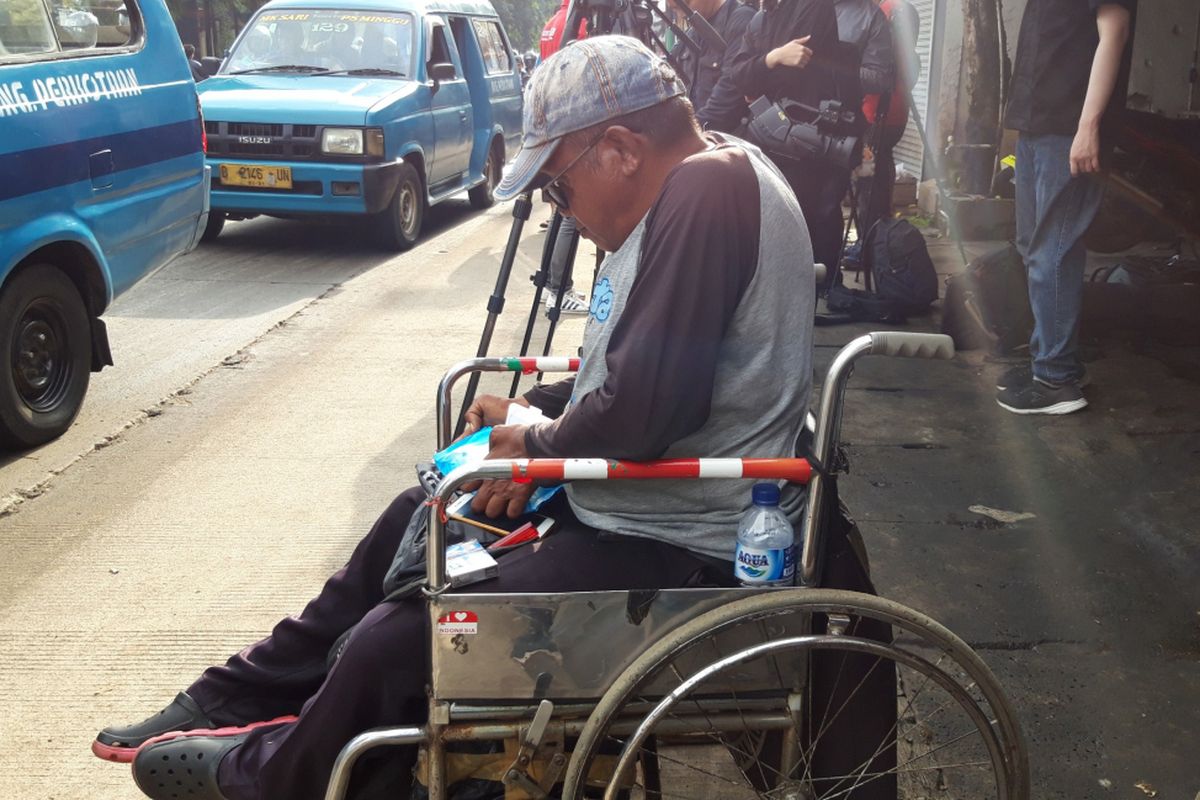 Ramjan, penyandang disabilitas yang menunggu Ahok di depan Mako Brimob, Kelapa Dua, Depok, Kamis (24/1/2019)