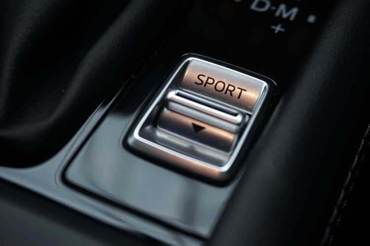 Mazda CX-3 memiliki tombol short cut untuk pergantian mode berkendara di transmisinya