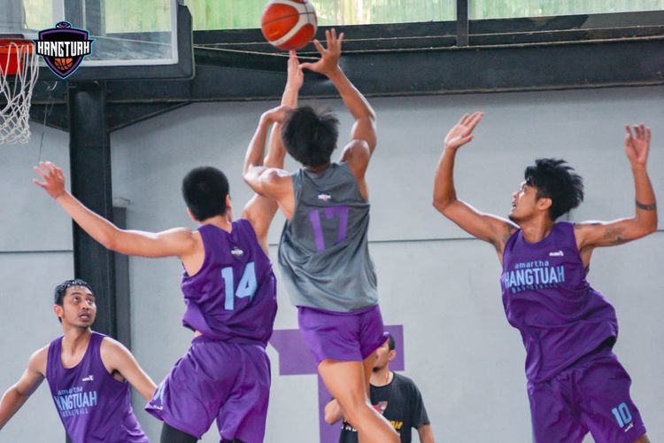 Pada IBL 2022 musim depan, Hangtuah Jakarta tergabung di Divisi Putih bersama Pelita Jaya Jakarta, Dewa United Surabaya, Prawira Bandung, Bali United Basketball, NSH Mountain Gold Timika, Rans PIK Basketball, dan EVOS Bogor Basketball.
