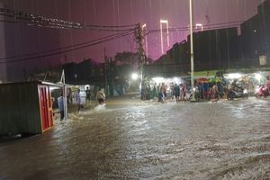Air dari Fly Over Rawa Buaya Terus Mengalir, Banjir di Duri Kosambi Semakin Tinggi