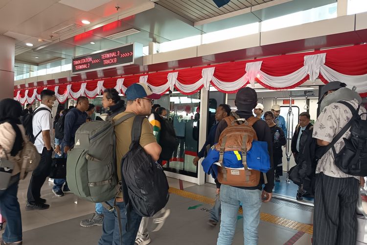 Bandara Soekarno-Hatta Kembali Normal, Kalayang Dipadati Penumpang