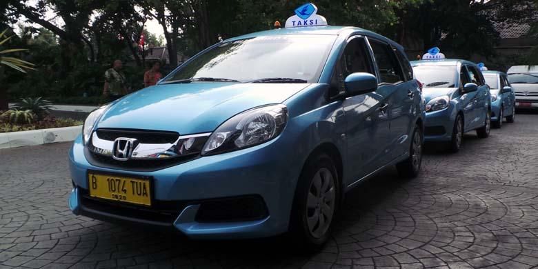 Taksi reguler jenis Multi Purpose Vehicle (MPV) Honda Mobilio yang diluncurkan PT Blue Bird Tbk. 