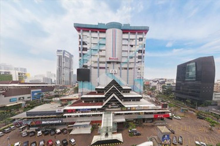 A file photo of oldest Indonesias department store Sarinah built in 1967 in the heart of Jakarta on Jalan Thamrin before the renovation work.  