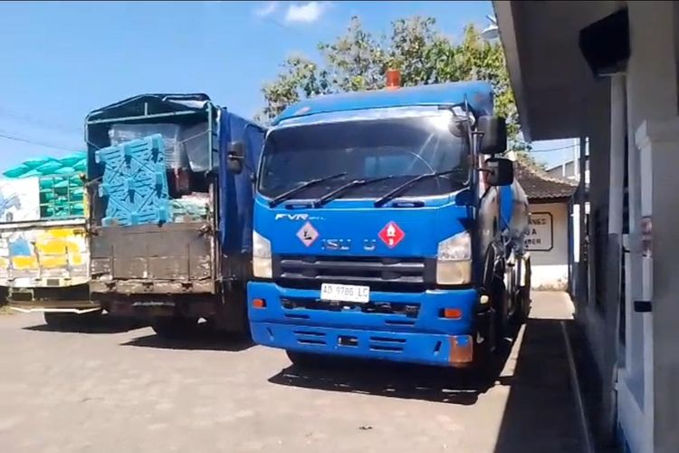 Gudang Penampungan BBM Ilegal di Jember Digerebek Bareskrim Polri, 10 Orang Dibekuk