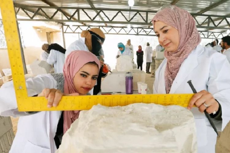 Murid-murid Suriah dan Yordania mempelajari pelestarian batu memberi mereka keahlian baru.
