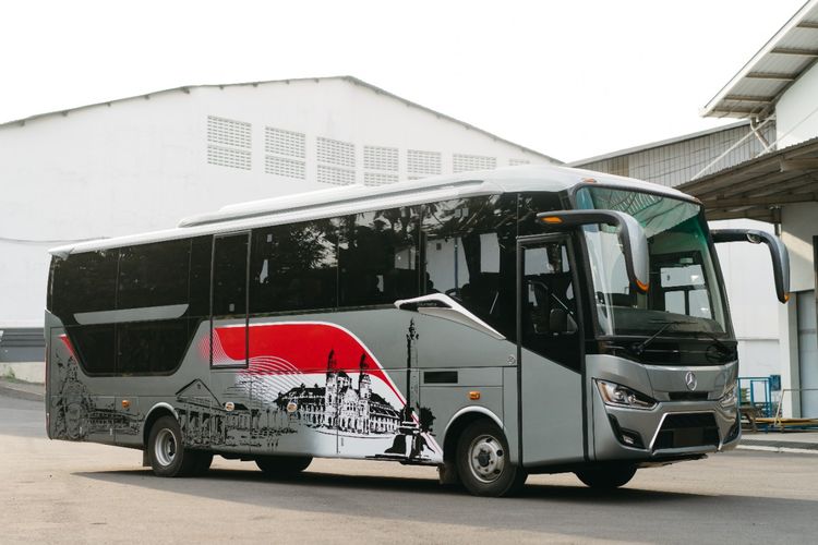 Suites Combi bus hasil kolaborasi Karoseri Laksana dengan Mercedes Benz Bus