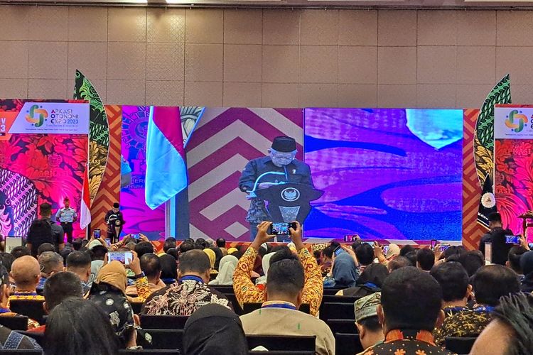 Wakil Presiden Ma'ruf Amin saat membuka Rapat Kerja Nasional XV Asosiasi Pemerintah Kebupaten Seluruh Indonesia (Apkasi) di ICE BSD, Tangerang, Kamis (20/7/2023).