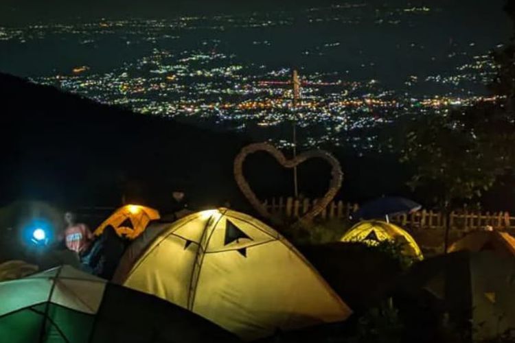 Mawar Camp Gunung Ungaran merupakan tempat camping di sekitar Gunung Ungaran, Bandungan, Semarang, Jawa Tengah.