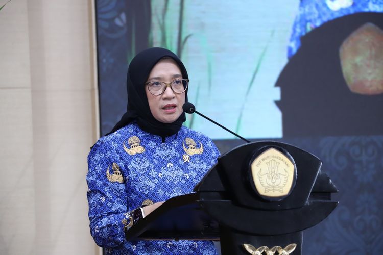 Menteri Pendayagunaan Aparatur Sipil Negara dan Reformasi Birokrasi (Menpan-RB) Rini Widyantini saat memberikan keynote speech dalam Seminar Nasional yang digelar untuk memperingati Hari Ulang Tahun (HUT) ke-53 Korpri, di Jakarta, Kamis (21/11/2024).
