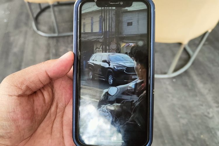 Viral, Pengemudi Mobil Nyaris Diamuk Massa Setelah Diduga Kabur dari Kecelakaan di Cipatat