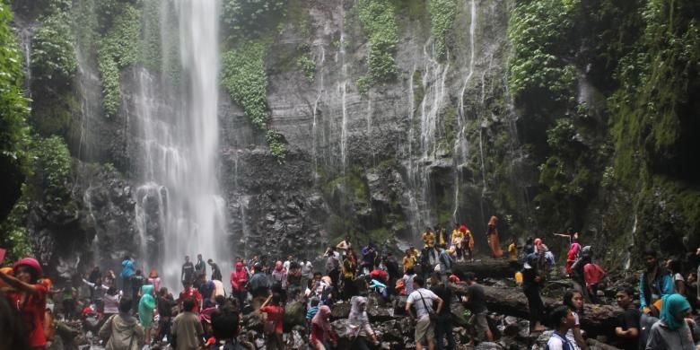 Curug Lawe di desa Kalisidi, Ungaran Barat, Kabupaten Semarang, Jawa Tengah, ramai dikunjungi wisatawan