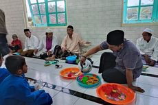 Mencicipi Minuman Khas Ramadhan, Kopi Arab di Masjid Layur Semarang