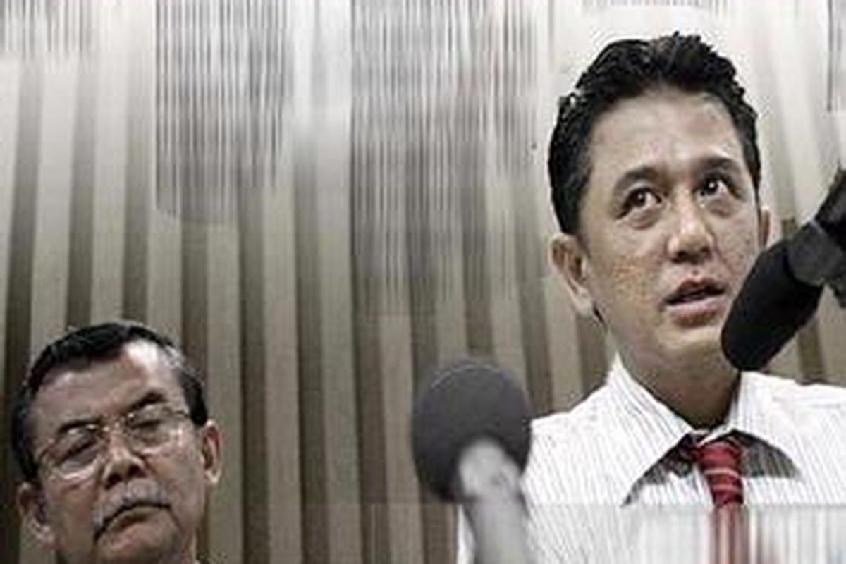 Wakil Ketua Komisi Pemberantasan Korupsi (nonaktif) Bibit Samad Rianto dan Chandra Hamzah.