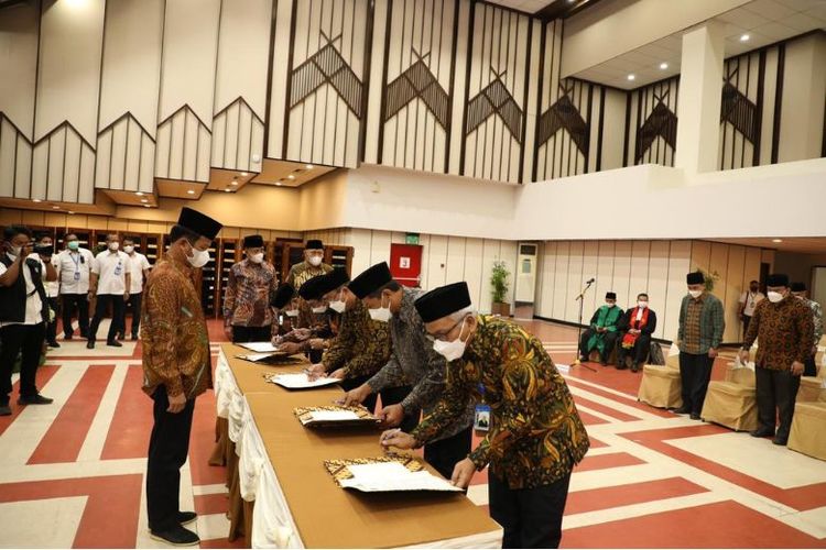 Pelantikan 15 pejabat struktural badan usaha BP Batam di Balairung Sari BP Batam, Batam Centre, Kepulua Riau, Selasa (28/6/2022).