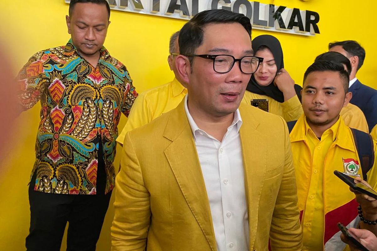 Gubernur Jawa Barat Ridwan Kamil usai membuka “Executive Education Program for Young Political Leaders 11 di Kantor DPP Golkar, Palmerah, Jakarta Barat, Senin (13/3/2023).