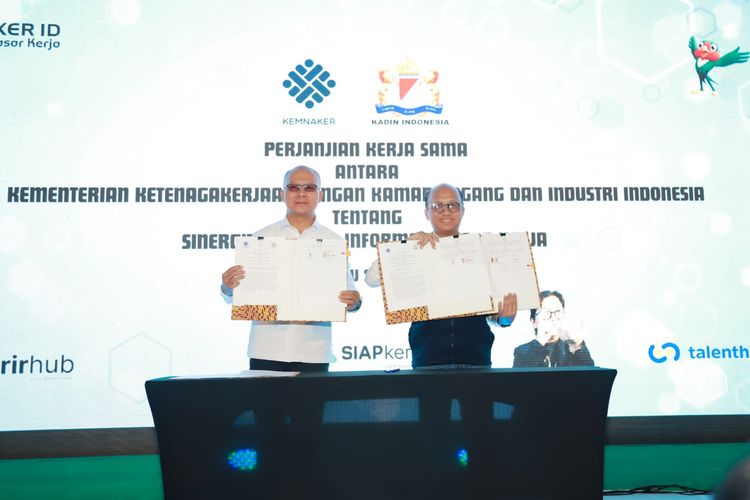 Kemenaker bersama Kadin Indonesia menandatangani MoU Sinergitas Sistem Informasi Pasar Kerja serta pengembangan Pelatihan Vokasi dan Produktivitas.