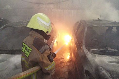 Dilalap Api Selama 2 Jam, 31 Mobil Taksi Ludes Terbakar di Garasi, Kerugiaan Capai Miliaran Rupiah