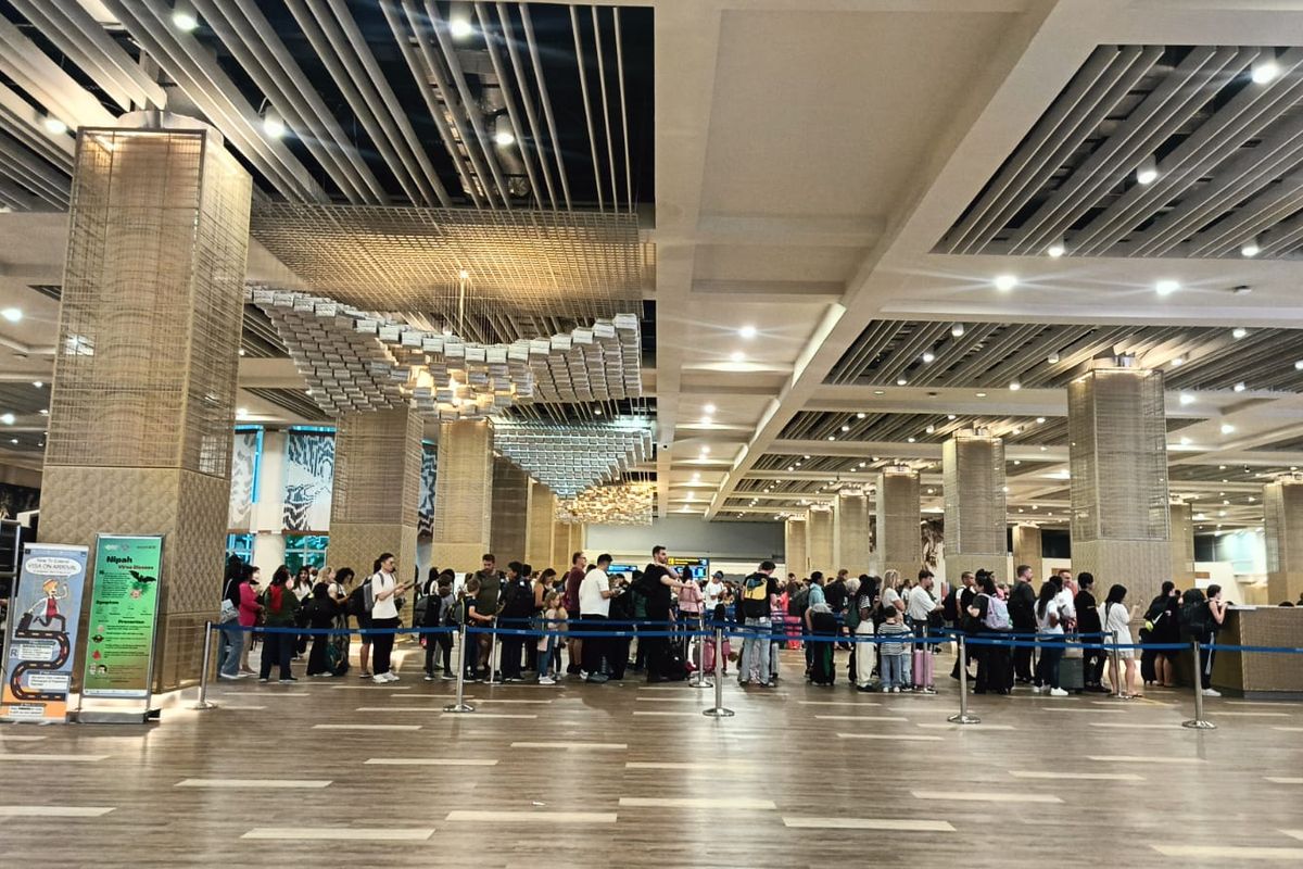 Kunjungan Wisman November Turun,  Bandara Ngurah Rai Masih Jadi Pintu Masuk Utama