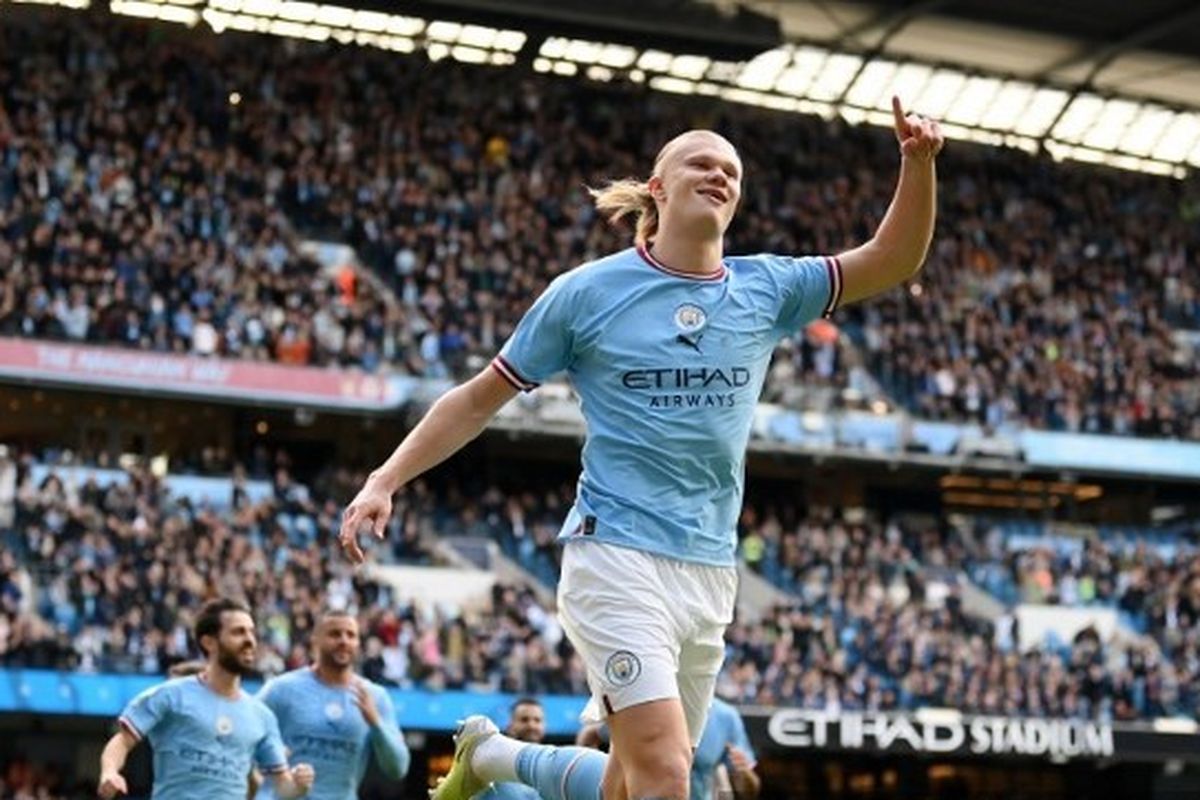 Penyerang Manchester City Erling Haaland merayakan golnya ke gawang Leicester City pada laga pekan ke-31 Liga Inggris 2022-2023 di Stadion Etihad, Sabtu (15/4/2023) malam WIB. Terkini, Erling Haaland terpilih menjadi pemain terbaik 2022-2023 versi FWA (Asosiasi Penulis Sepak Bola Inggris).
