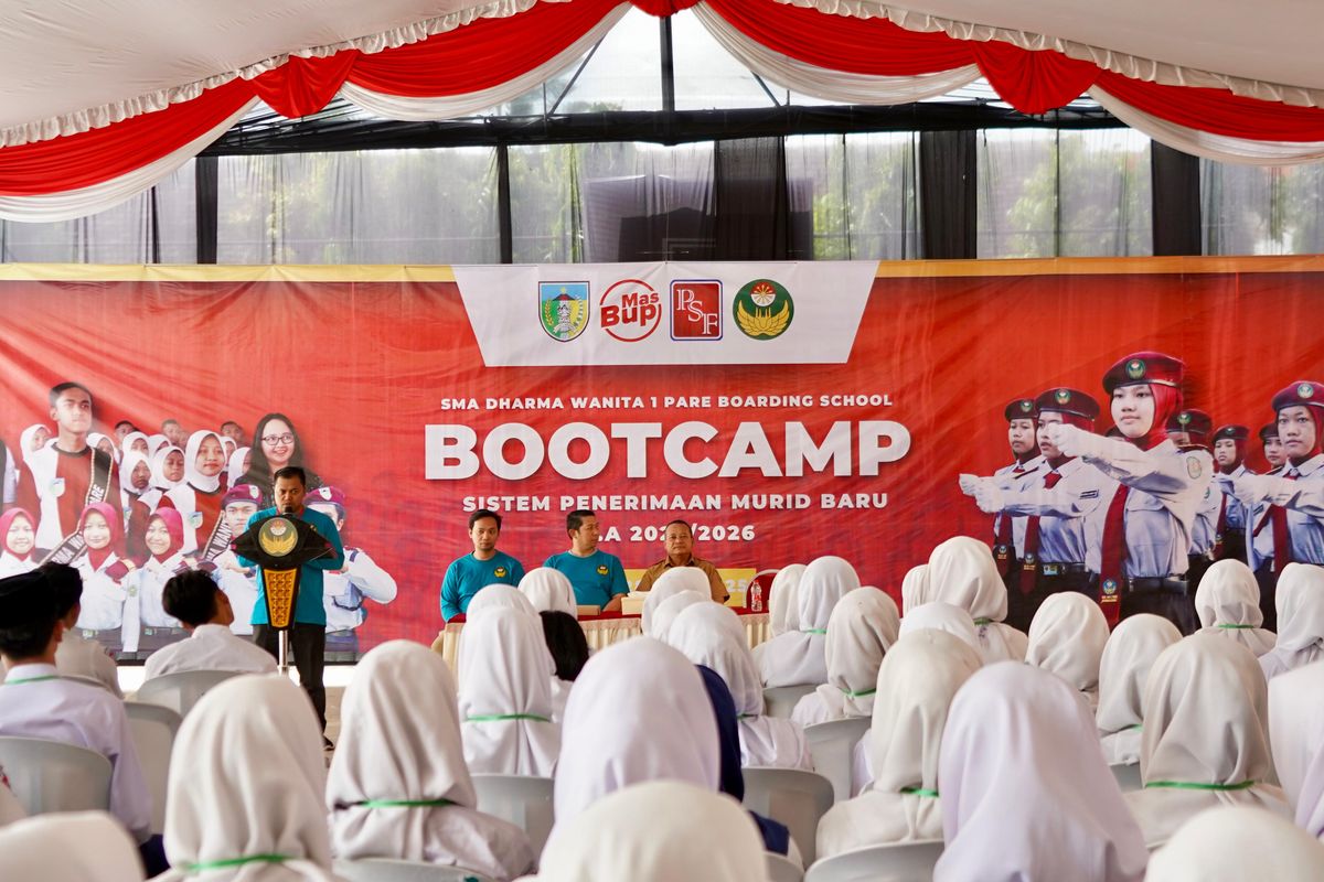 Seleksi penerimaan siswa baru di SMA Dharma Wanita 1 Pare Boarding School, Kabupaten Kediri, memasuki tahapan akhir berupa bootcamp.