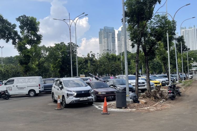 Bawa Mobil ke PRJ, Pengunjung Keluhkan Sulit Dapat Parkir