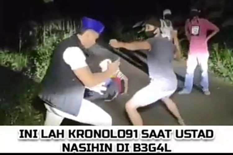 Tangkapan layar video aksi pembegalan terhadap seorang ustaz yang diduga direkayasa untuk konten.