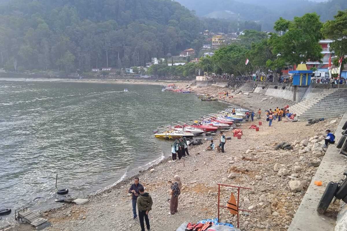 Dua kali diguyur hujan deras namun dipastikan belum berpengaruh terhadap penambahan volume air di Telaga Sarangan, Kabupaten Magetan. BBWS DAS Solo menutup pintu air telaga Sarangan Penutupan pintu air Telaga Sarangan selain untuk meningkatkan elevasi air juga untuk mendukung destinasi wisata Telaga Sarangan.