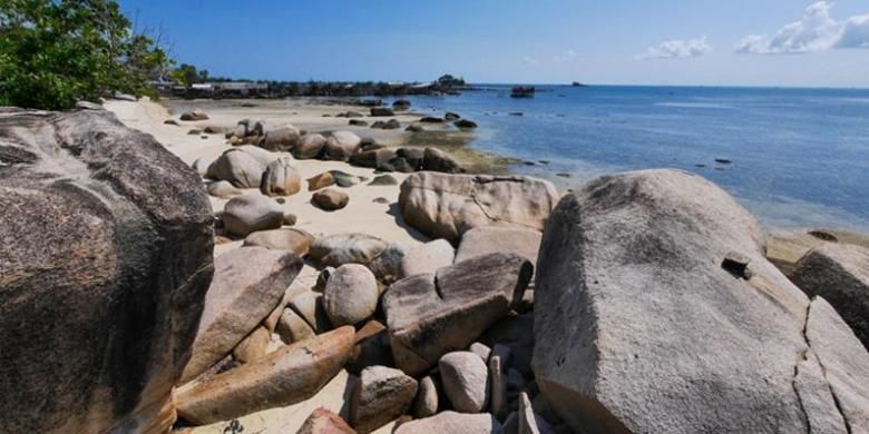 Pantai Trikora di Desa Malang Rapat, Kecamatan Gunung Kijang, Pulau Bintan, Provinsi Kepulauan Riau.