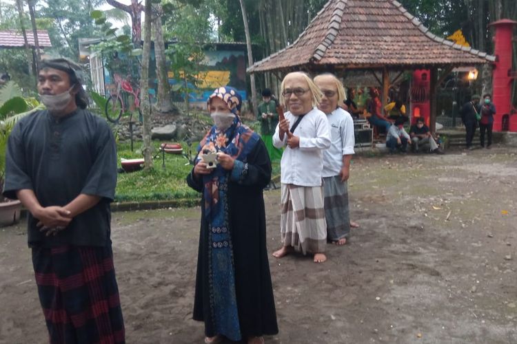 Kenduri Budaya 40 Hari Wafatnya Bapak Jakob Oetama di Taman Yakopan Omah Petroek, Dusun Wonorejo Hargobinangun Pakem, Pakem, Minggu (18/10/2020). 