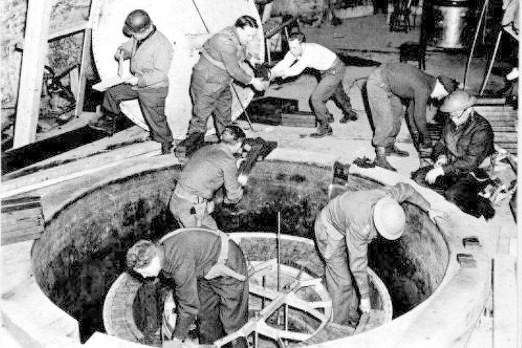 Selama misi Operasi Alsos di Nazi Jerman, Amerika menemukan, sebuah reaktor nuklir eksperimental di Haigerloch, Jerman. 