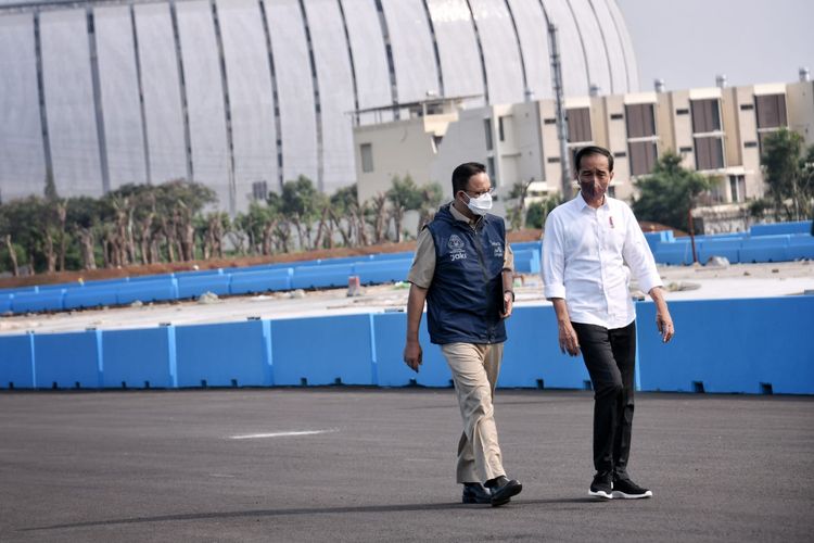 Presiden RI Joko Widodo berkunjung mengecek kondisi pembangunan Sirkuit Ancol buat Formula E 2022.