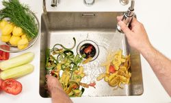 Saringan Wastafel Dapur Sarang Bakteri, Begini Cara Membersihkannya