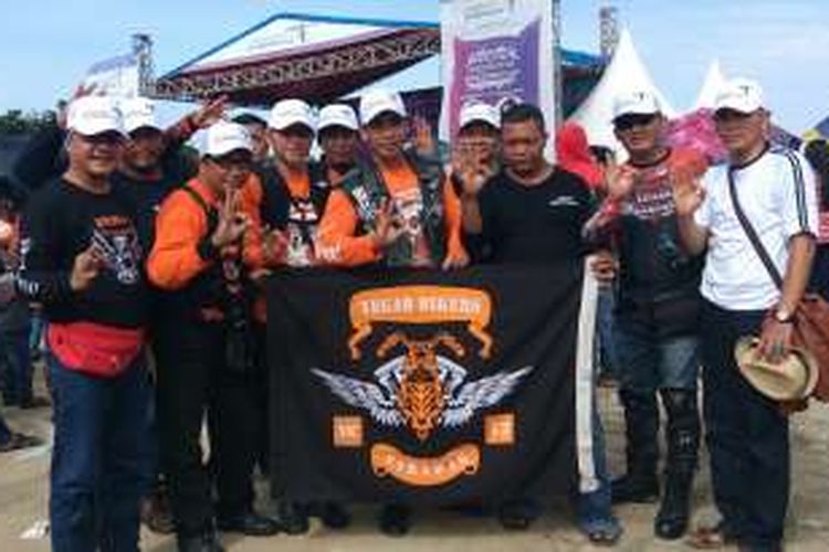 Klub motor gede Tegar Bikers asal Sarawak Malaysia turut menyemarakkan Festival Wonderful Indonesia di Entikong, Kabupaten Sanggau, Kalimantan Barat, Minggu (28/8/2016).