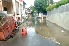 Banjir Surut, Warga Bidara Cina Mulai Bersihkan Sisa Lumpur di Rumah