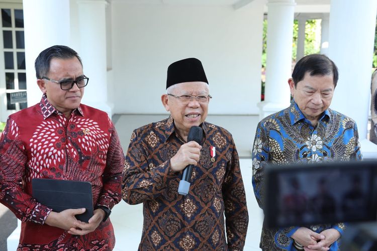 Menteri Pendayagunaan Aparatur Sipil Negara Reformasi Birokrasi (Menpan-RB) Abdullah Azwar Anas mendampingi Wakil Presiden (Wapres) Republik Indonesia (RI) Ma?ruf Amin, dalam kegiatan Rapat KPRBN di Istana Wapres, Jakarta, Senin (7/10/2024). 