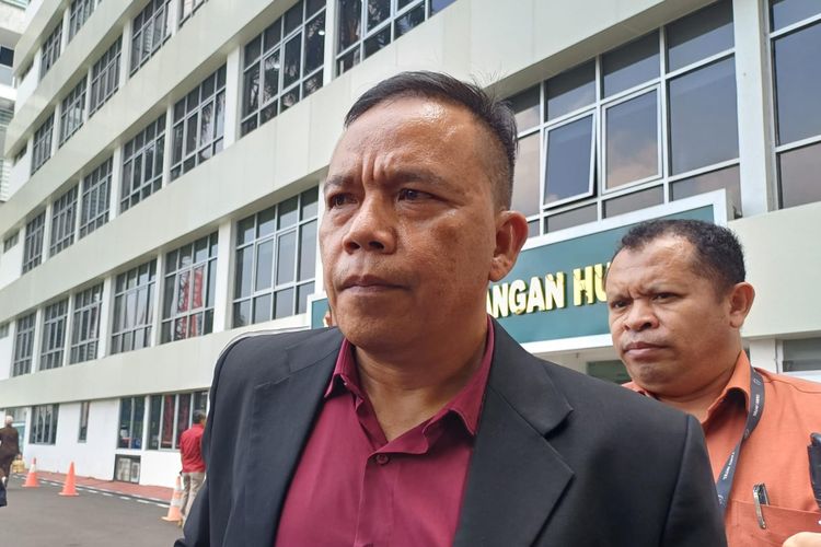 Pengacara tersangka Pegi Setiawan, Mayor TNI (Purn) Marwan Iswandi di Kompleks Kejaksaan Agung, Jakarta, Rabu (19/6/2024).