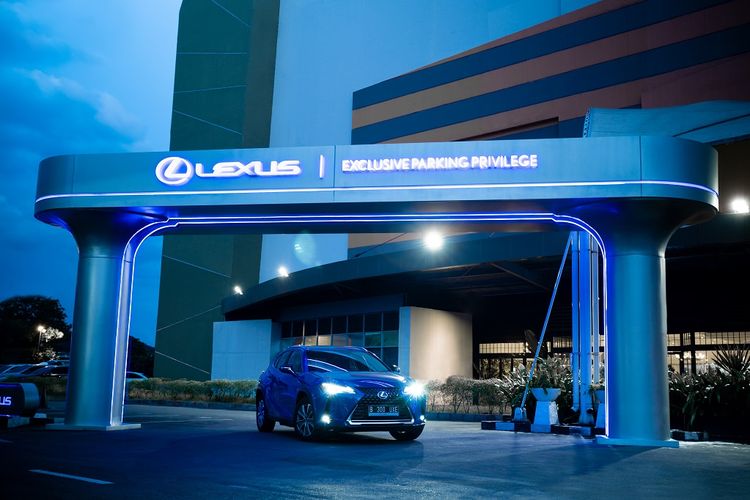 Charging station khusus Lexus yang ada di Lexus Gallery dan Lexus Exclusive Parking Privilege