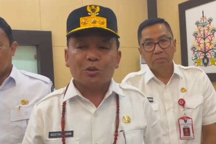Viral Ambulans Bawa Pasien Terjebak Lumpur, Gubernur Kalteng: Itu Jalan Nasional, Bukan Wewenang Kami