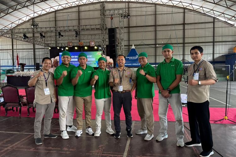 Tim Mayapada Hospital Surabaya (MHSB) yang memperoleh Juara Utama pada Kompetisi Code Blue dan Bantuan Hidup Dasar (BHD) tingkat regional Jawa Timur. 