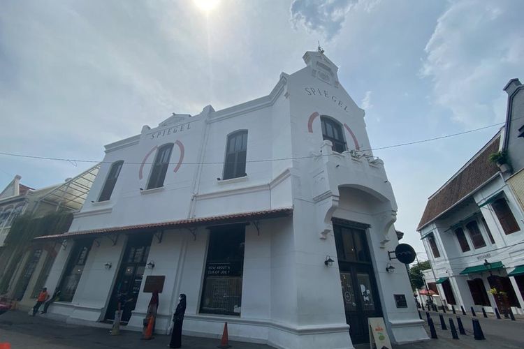 Spiegel Bar & Bistro, bangunan bernuansa klasik di kawasan Kota Lama Semarang, Jumat (29/4/2022)