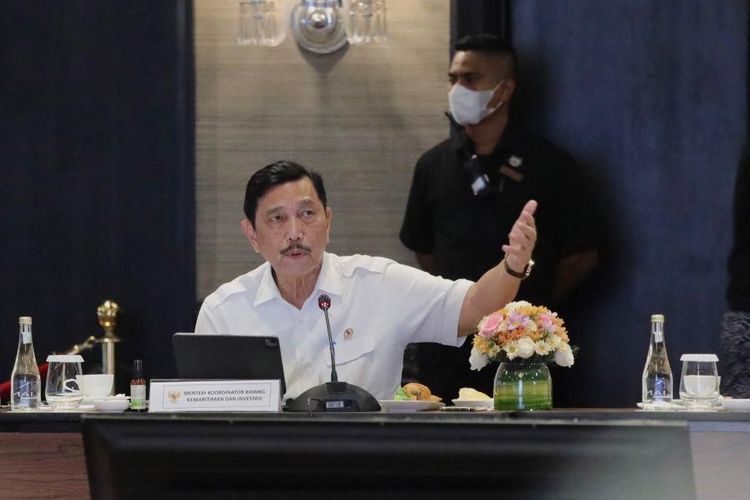 Menteri Koordinator Bidang Kemaritiman dan Investasi (Menko Marves) Luhut Binsar Pandjaitan, saat memimpin Rapat Koordinasi Penyelenggaraan KTT G20 Indonesia Tahun 2022 yang berlangsung di Candi Ballroom Hotel Apurva Kempinski, Badung, Bali, pada Selasa (4/10/2022). /Dok.Humas Kemenko Marves