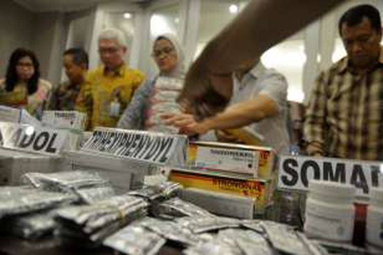 Sebagian obat ilegal hasil sitaan polisi ditunjukkan kepada wartawan di Markas Besar Polri, Jakarta, Selasa (6/9). 