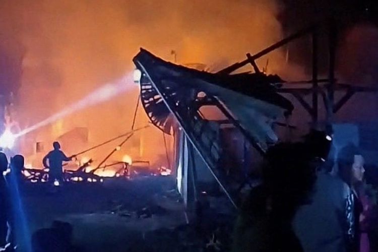 Lansia Tewas Berpelukan dalam Kebakaran Rumah di Lampung Selatan