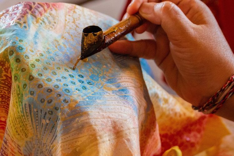 Sejarah hari Batik Nasional. Asal-usul kata batik.