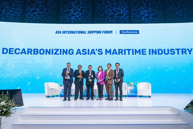 Eka Suhendra selaku pembicara dalam International Maritime Week (IMW) 2025, di JCC, Jakarta.
