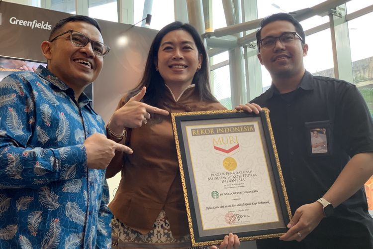 Tepat pada Kamis (16/10/2025), Starbucks meraih rekor baru bertajuk Kelas Latte Art Serentak di Gerai Kopi Terbanyak di Indonesia yang ditetapkan langsung oleh Museum Rekor Dunia Indonesia (MURI).