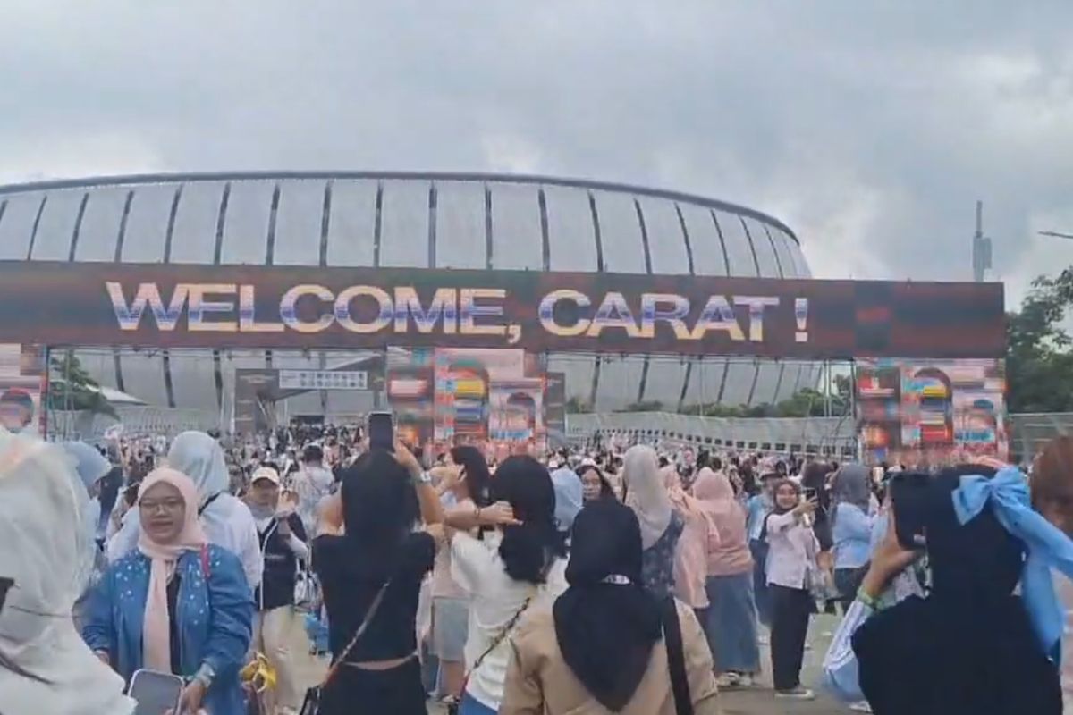 Suasana hari pertama konser SEVENTEEN di JIS, Sabtu (8/2/2025).