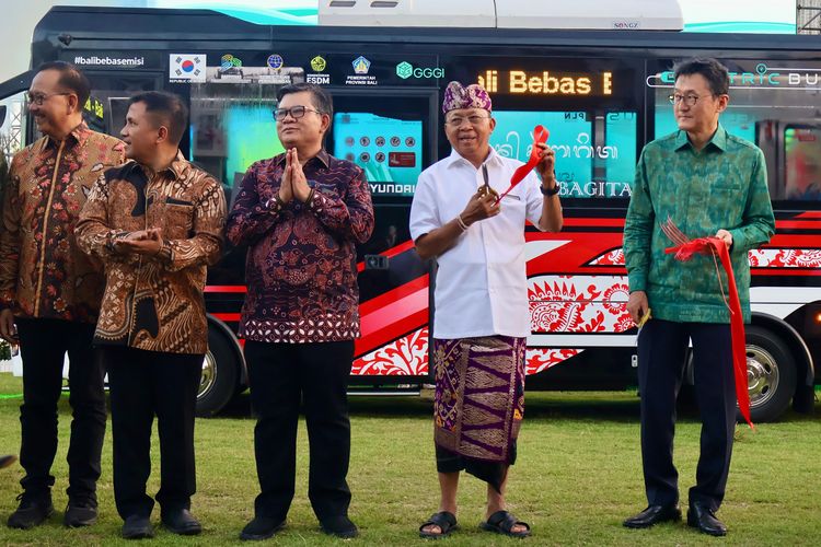 Korea Selatan Hibahkan 11 Bus Listrik untuk Bali, Ini Kata Koster