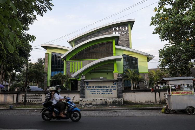 PLUT (Pusat Layanan Usaha Terpadu) di Lombok, Nusa Tenggara Barat.