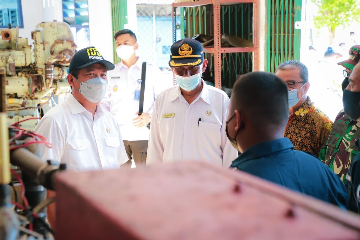 Menteri Kelautan dan Perikanan (KP) Sakti Wahyu Trenggono dalam kunjungan kerja resminya ke Politeknik (Poltek) KP Pariaman, Sumatera Barat (Sumbar), Rabu (2/6/2021).